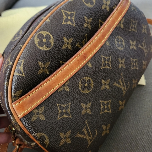 Louis Vuitton Blois Crossbody - Picture 13 of 16
